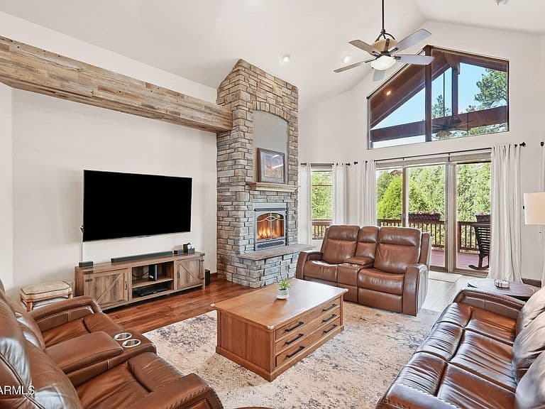 2303 E SCARLET BUGLER Circle photo 1
