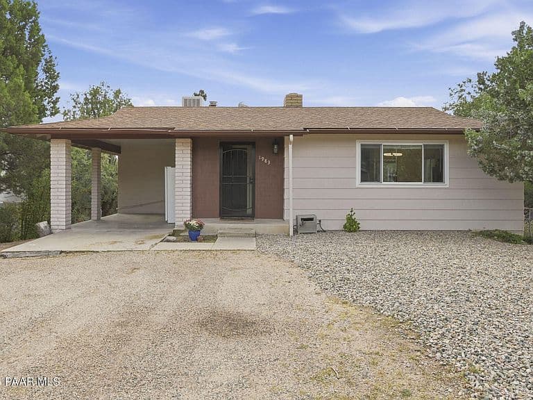 1983 W Kachina Dr photo 1
