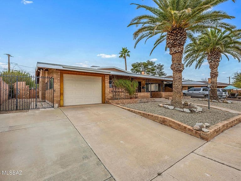 1974 W Calle Mecedora photo 3