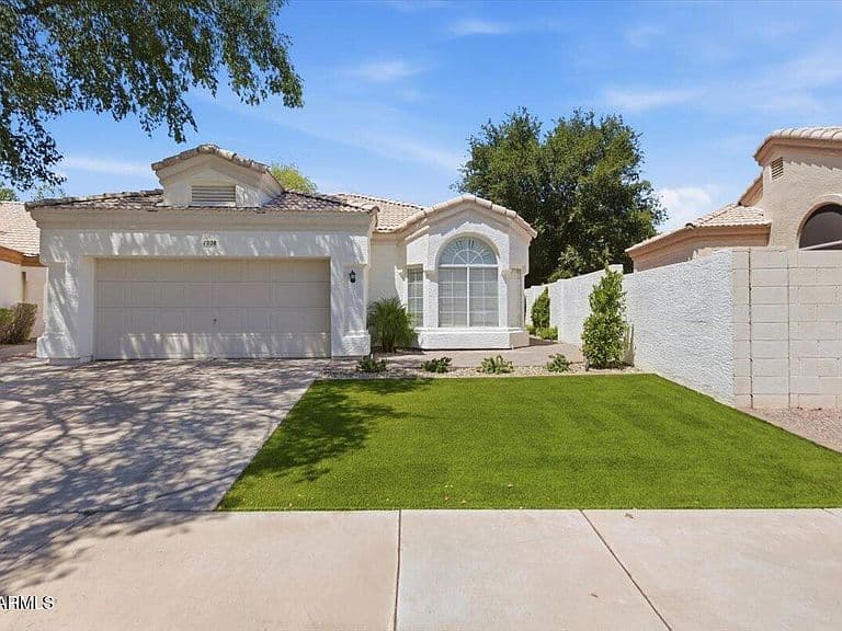 1028 N COLUMBUS Drive photo 4