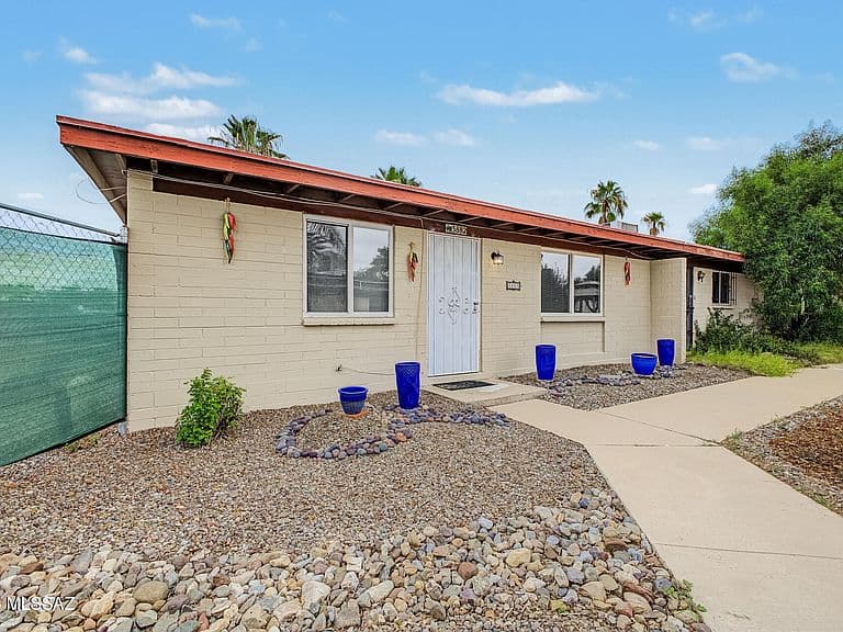 3882 S Evergreen Ave photo 3