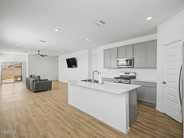 10502 W Thetford Ln photo 3