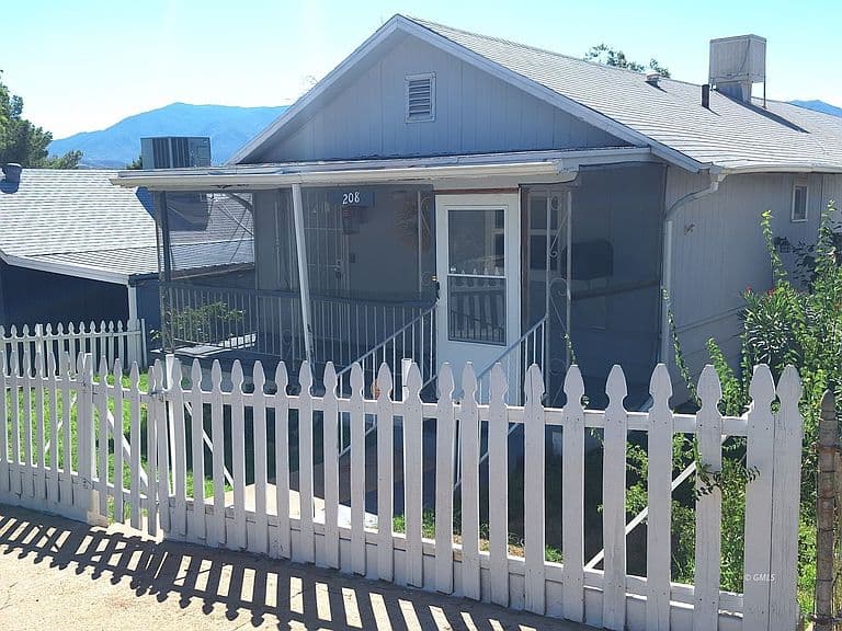 208 S 3rd St photo 2