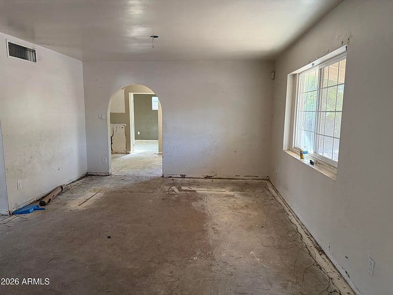 1002 E VERMONT Avenue photo 4