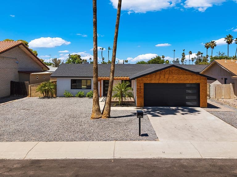 8114 E JACKRABBIT Road photo 3