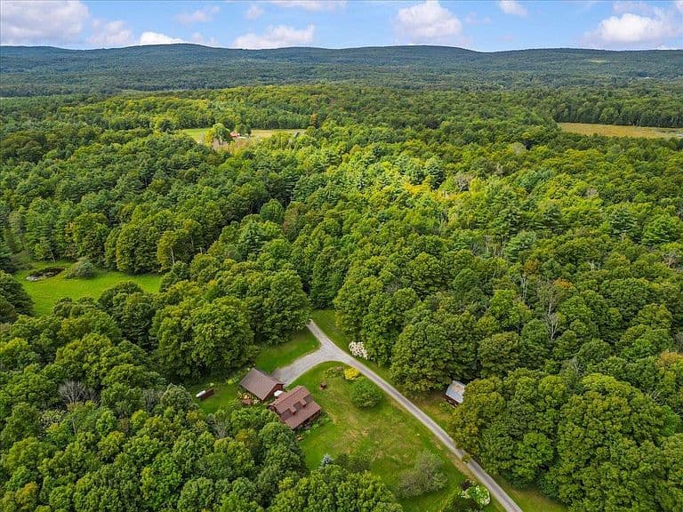 485 Barry Road photo 1