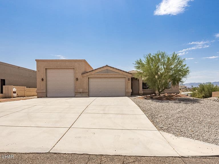 2454 Cliffwood Dr photo 2