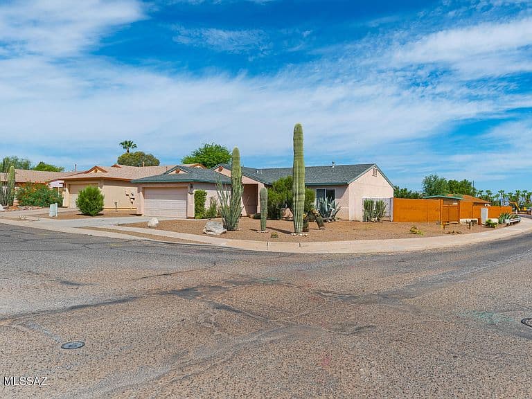 8999 E Fairway Groves Dr photo 1