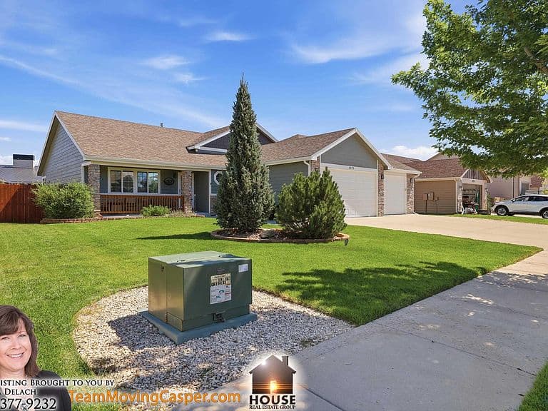 2573 Waterford St photo 2