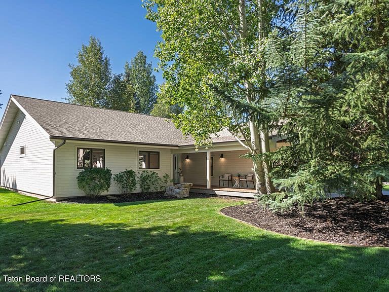 1740 W Diamond Hitch Dr photo 3
