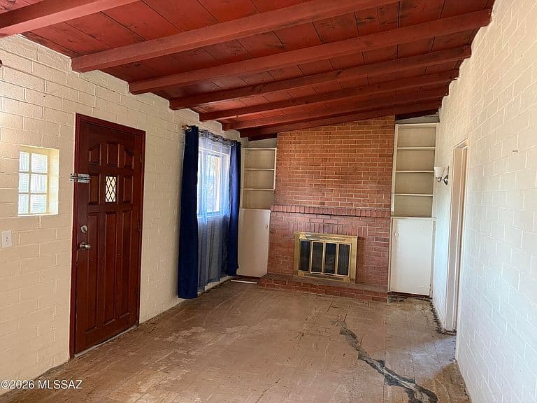 2514 N Sycamore Blvd photo 2