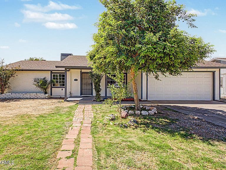 8621 W TURNEY Avenue photo 2