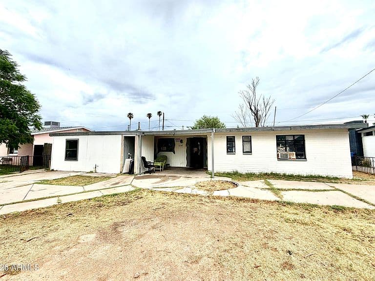 3248 E Holly Street photo 2