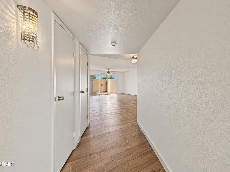 10031 W HUTTON Drive photo 5