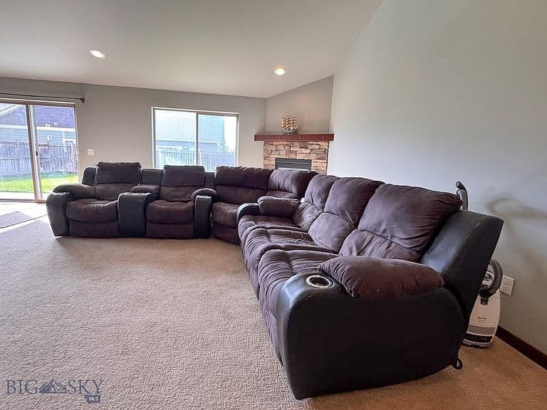 96 Thatchwood Ln photo 2