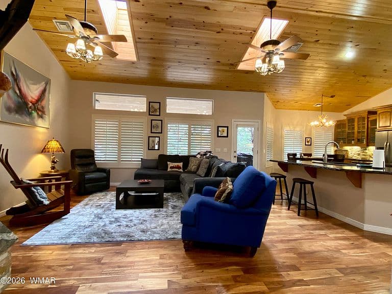 725 Pine Spruce Ln photo 4