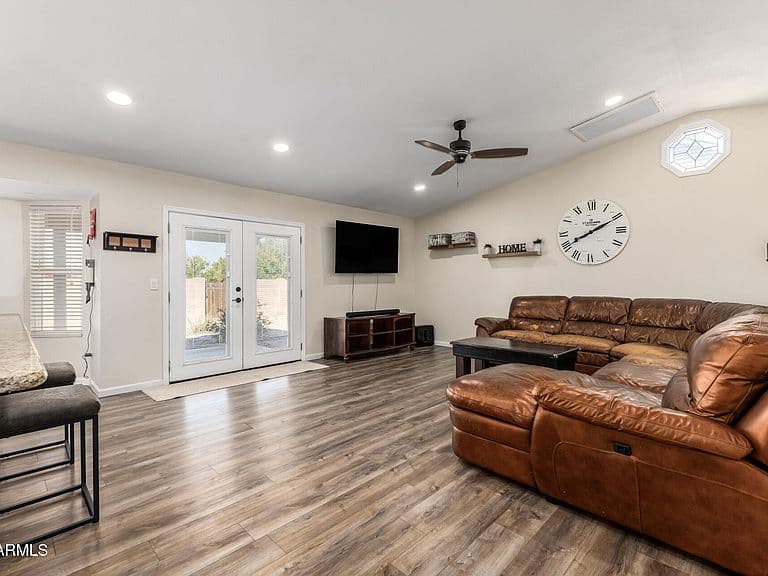 680 W Shawnee Dr photo 5