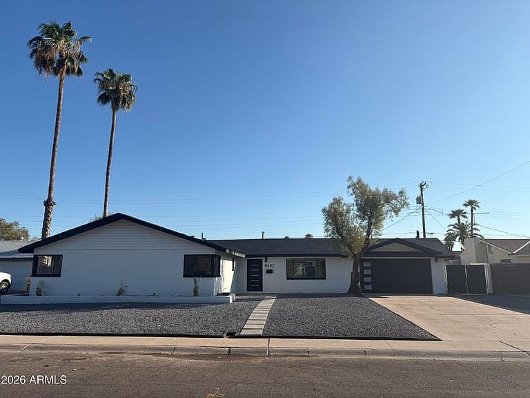 6452 W READE Avenue photo 1