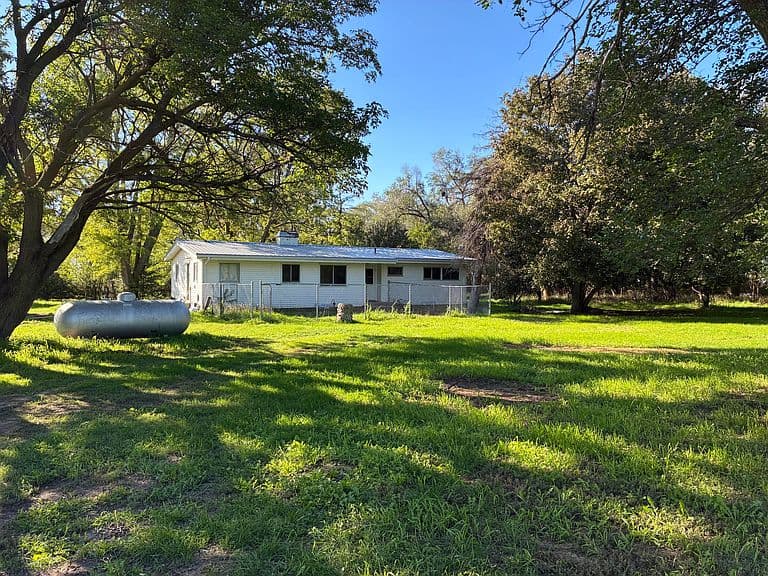 25523 415th Ave photo 1