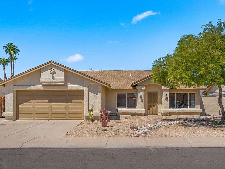 8434 W DREYFUS Drive photo 1