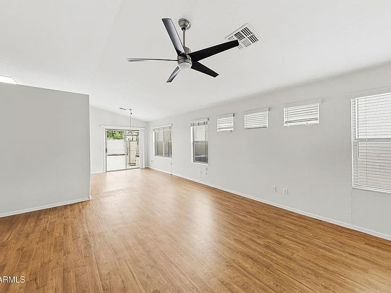 4924 W GLASS Lane photo 3