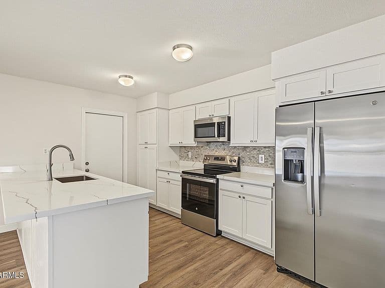 2012 E CORNELL Drive photo 3