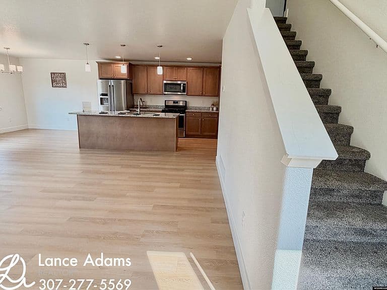 832 Cheney Loop photo 4