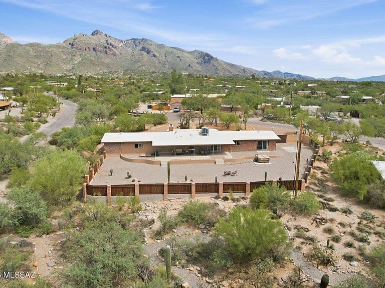 6615 N Camino De La Karina photo 1