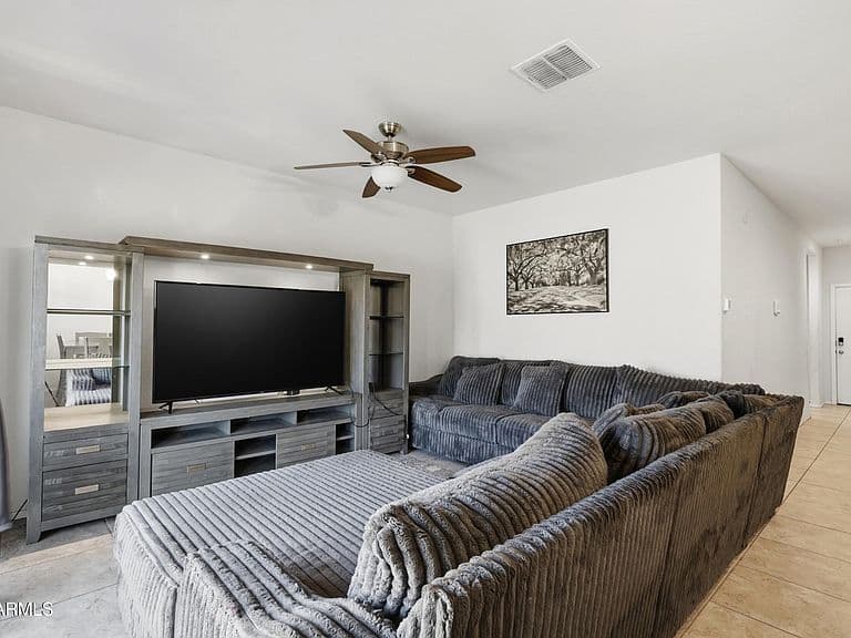 1246 E ELAINE Street photo 4