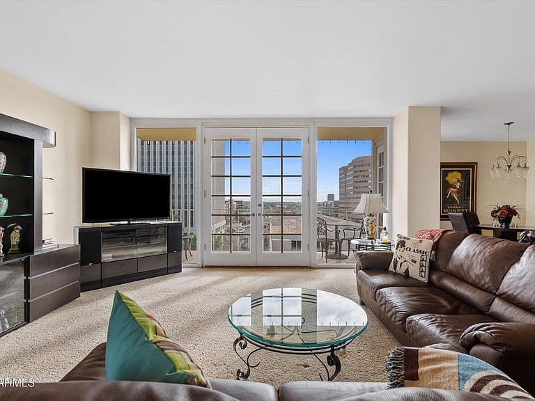 207 W Clarendon Ave #F6 photo 1