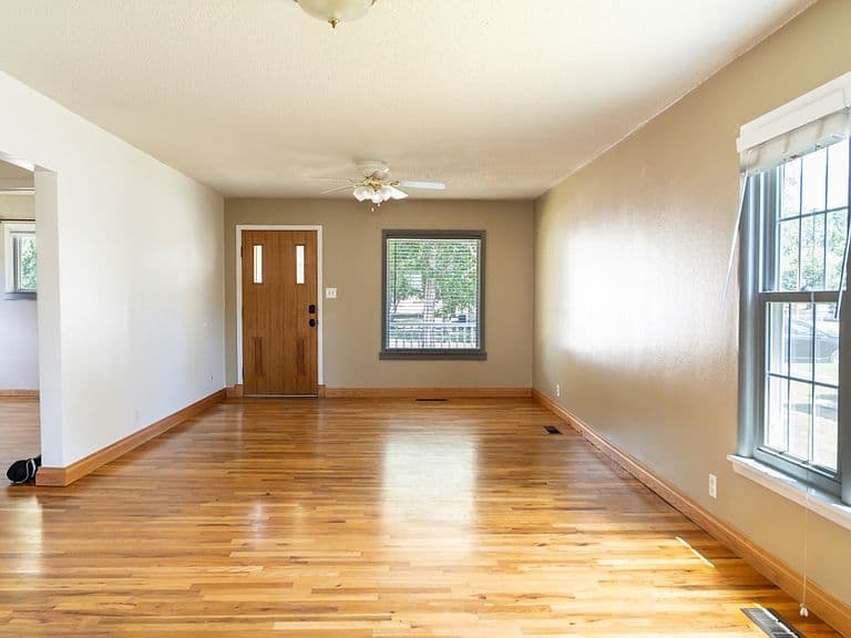 646 E Works St photo 4
