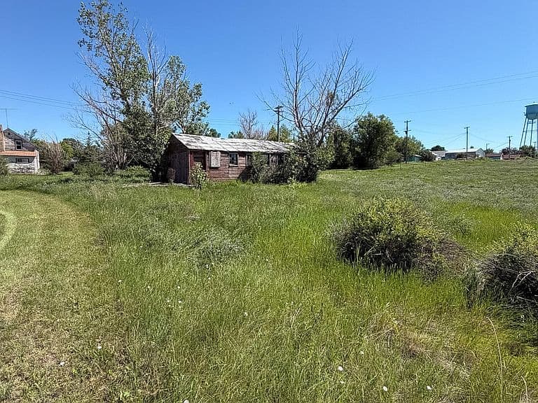 321 S Railroad Ave photo 3