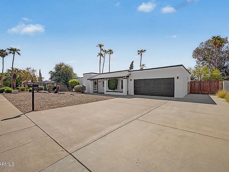 6819 E LUDLOW Drive photo 3