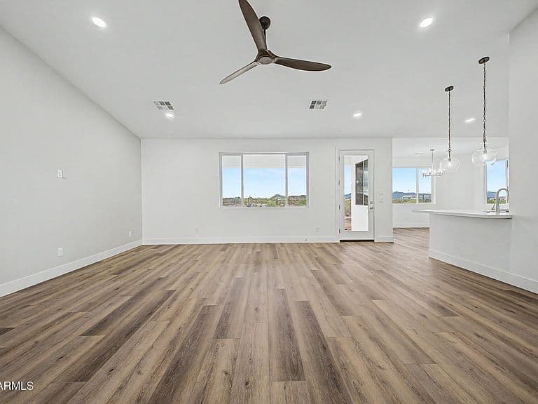 1868 W BROOKE Lane photo 4