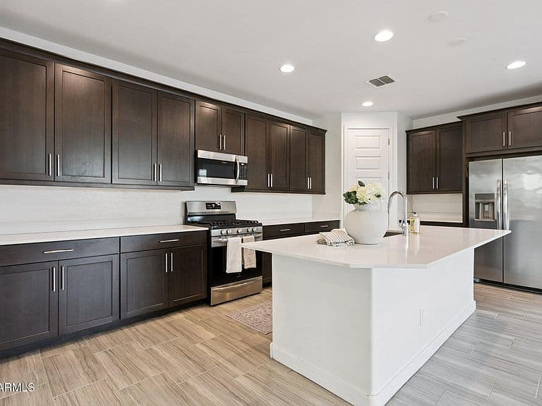 2566 W Huntington Dr photo 5