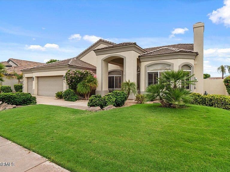 1902 E WILLOW TREE Court photo 4