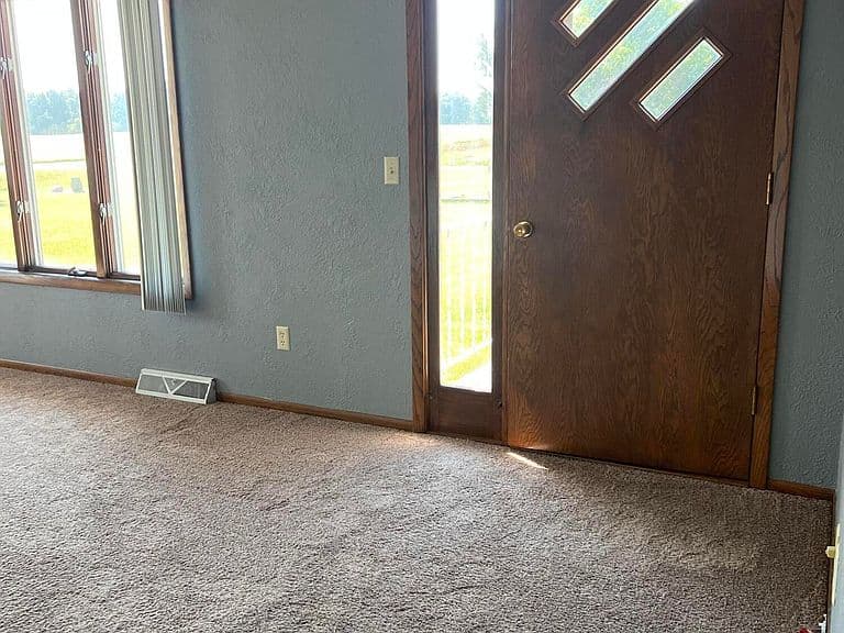 319 36th Ave NE photo 5