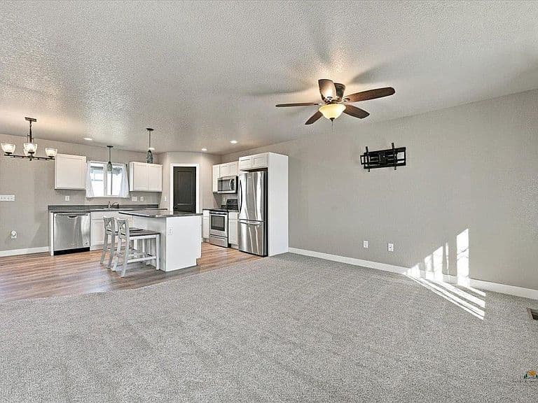 627 Bomber Way photo 5