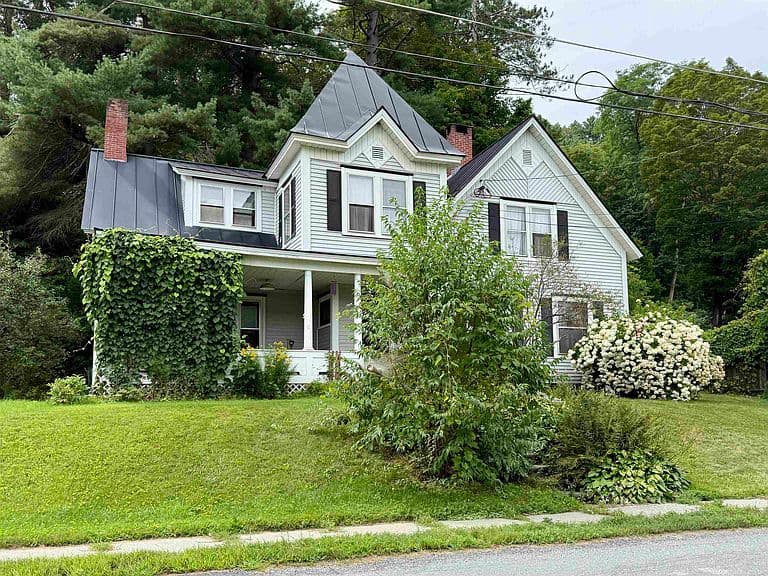 190 Pleasant Street photo 2
