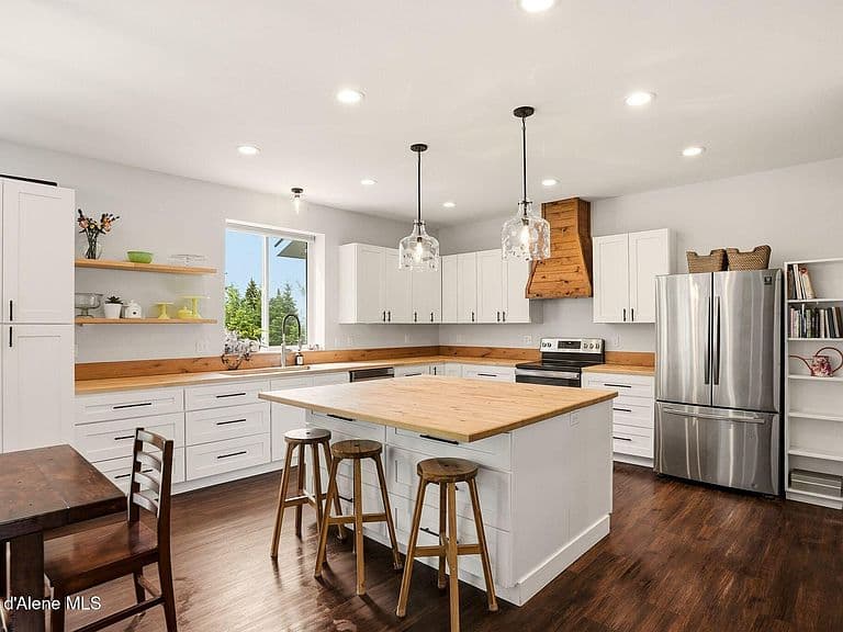 170 Michael Ln photo 3