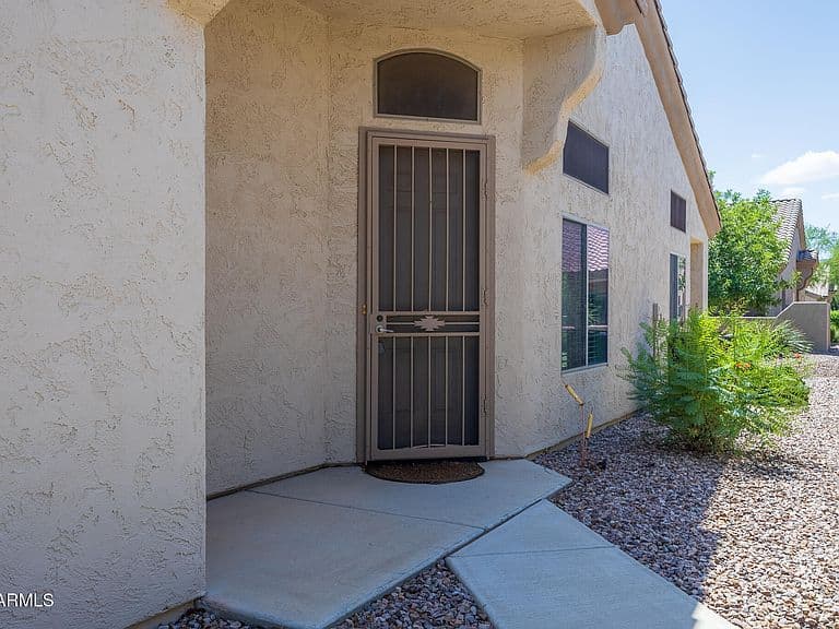 1557 E MANOR Drive photo 5