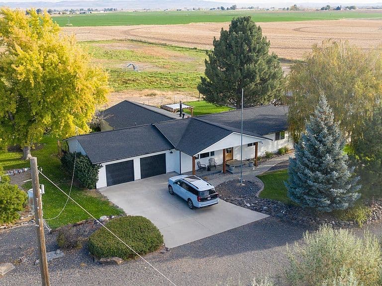 1656 S Highway 46 photo 2