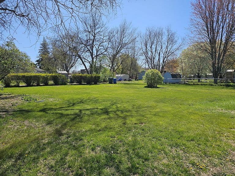 304 Marvin Ave photo 3