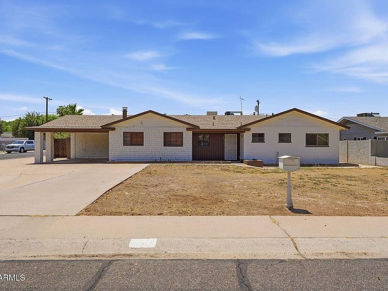 5517 E AVALON Drive photo 1