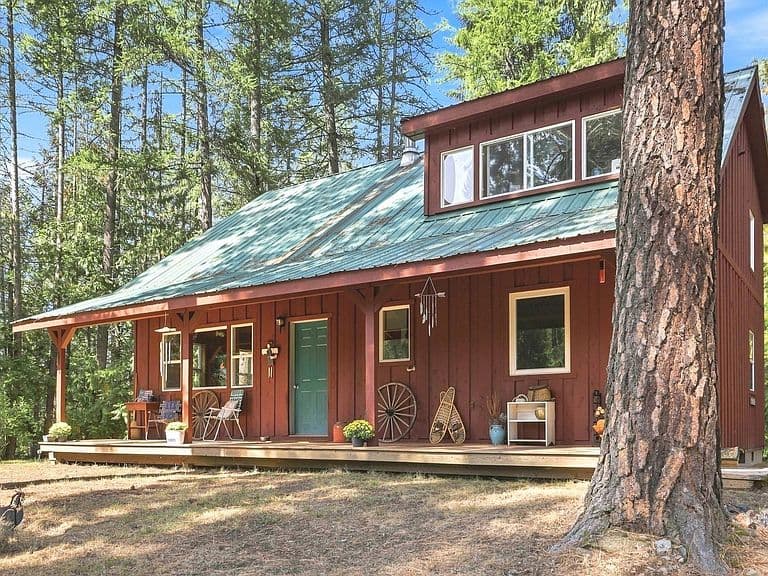 345 Tamarack Ln photo 1