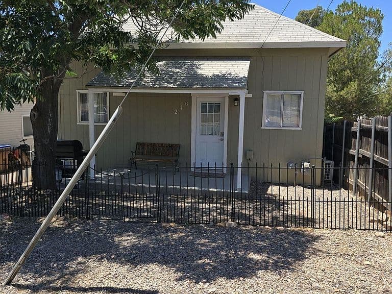 246 N Sutherland St photo 3