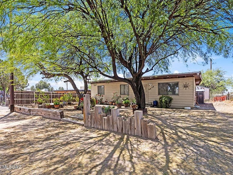 6626 S Van Buren Ave photo 1