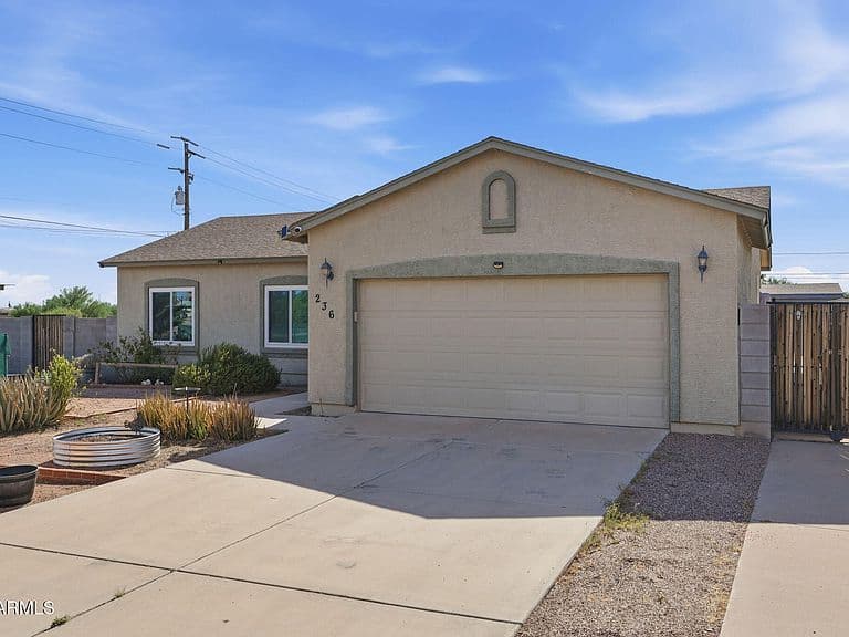 236 N THUNDERBIRD Drive photo 1