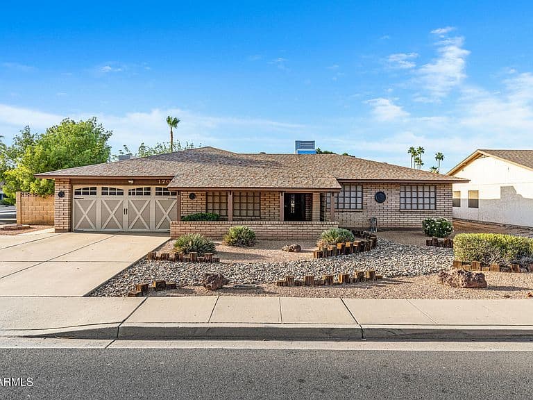 1702 E LIBRA Drive photo 1