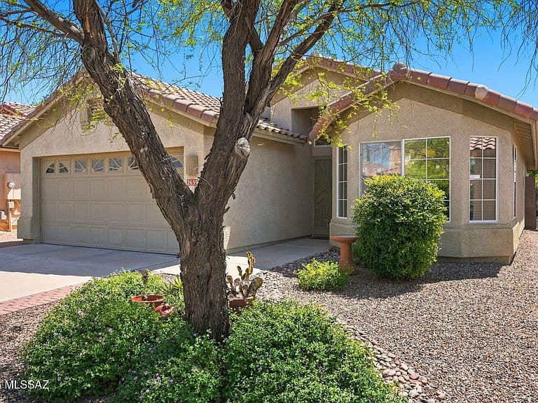 2639 W Desert Bluffs Ct photo 2